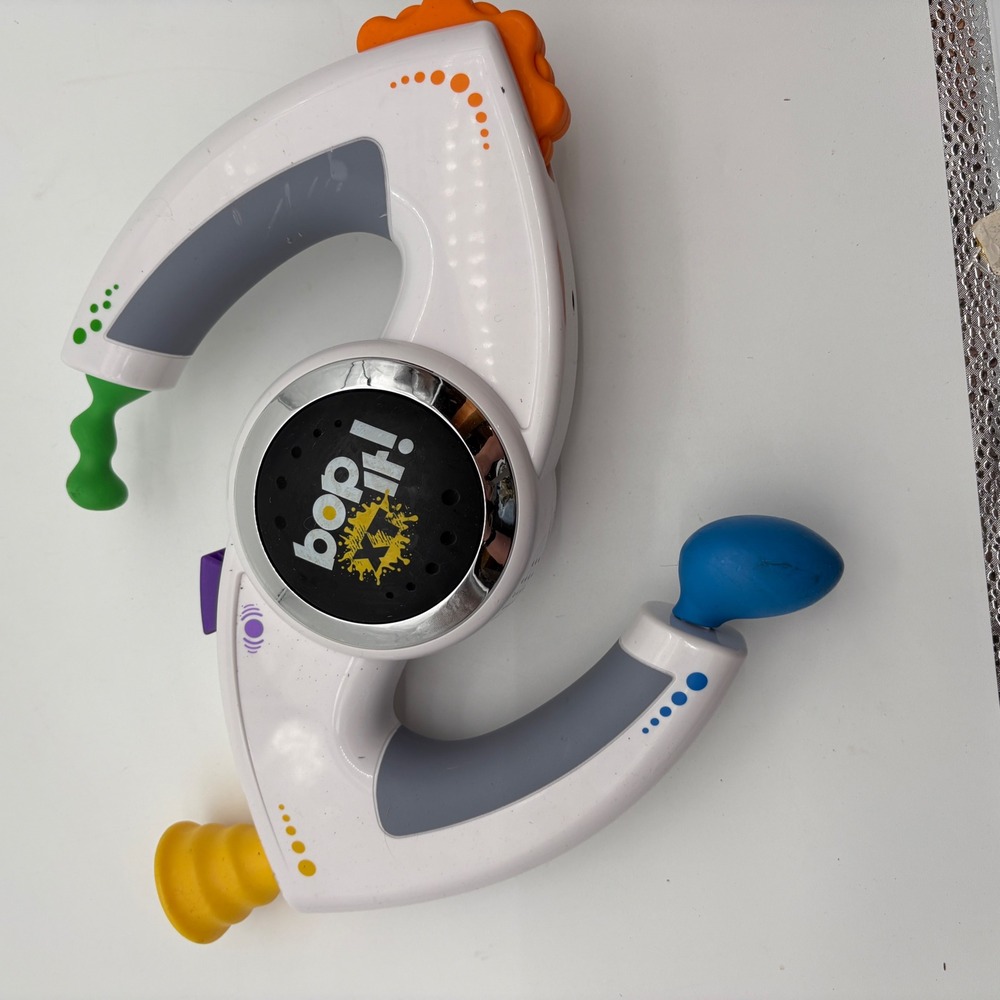 Hasbro Bop It! XT Electronic Handheld Game White 2010 Action Skill Toy tested